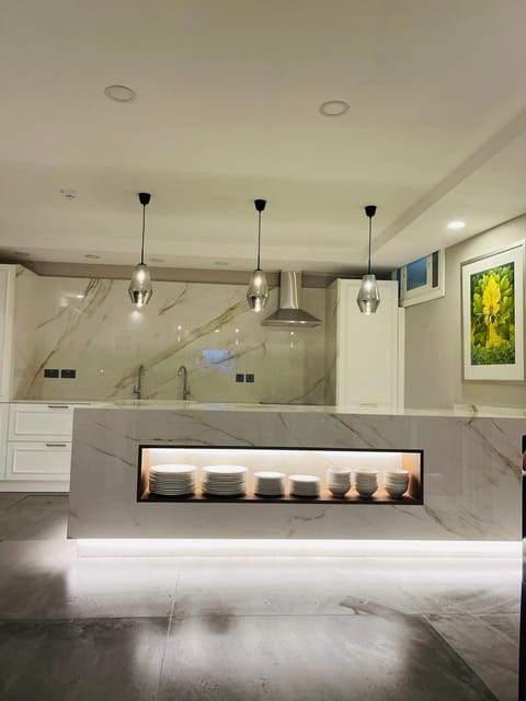 Espresso maker, coffee/tea maker, electric kettle