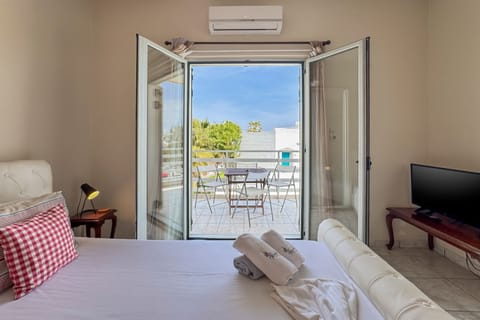 Basic Apartment, 1 Queen Bed with Sofa bed, Balcony, Beachfront | 1 bedroom, soundproofing, iron/ironing board, free WiFi