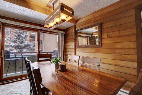 Condo, 2 Bedrooms | Dining