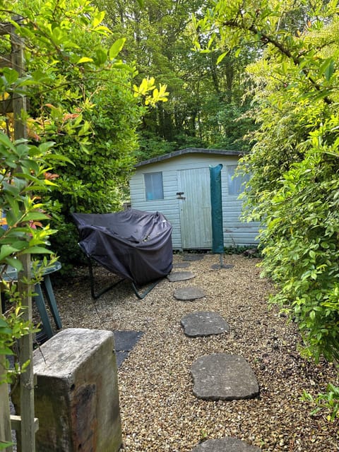 Front garden (leading to woodlands)