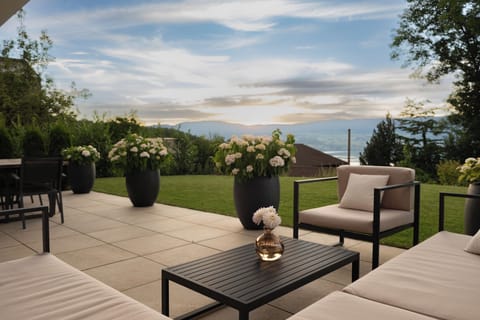 Garden Lounge Area