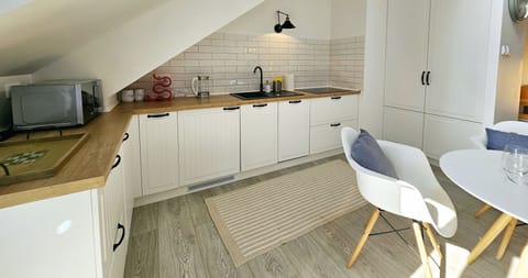 Comfort Apartment, Balcony | Private kitchen | Fridge, stovetop, dishwasher, coffee/tea maker