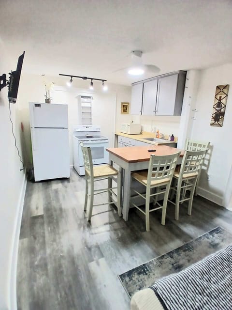 kitchen and dinning area

