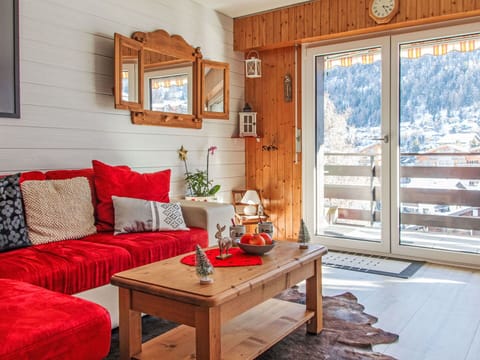 Furniture, Interior Design, Wood, Room, Living Room, Couch, Ceiling, Table, Flooring, Home
