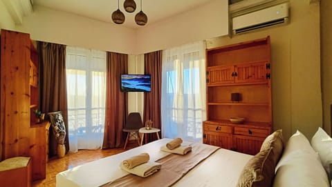 Apartment, 4 Bedrooms, Balcony | Living room