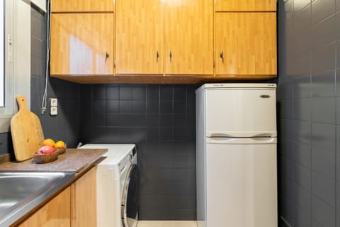 Apartment | Private kitchen | Full-size fridge, microwave, dishwasher, coffee/tea maker