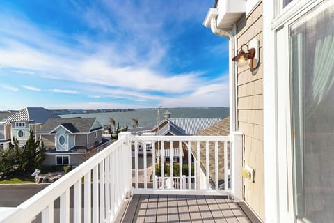 PELICAN PERCH - TOP FLOOR BALCONY VIEW