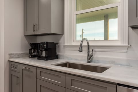 House, 5 Bedrooms | Private kitchen | Fridge, oven, coffee/tea maker, toaster