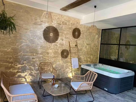 Indoor spa tub