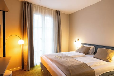In-room safe, free WiFi