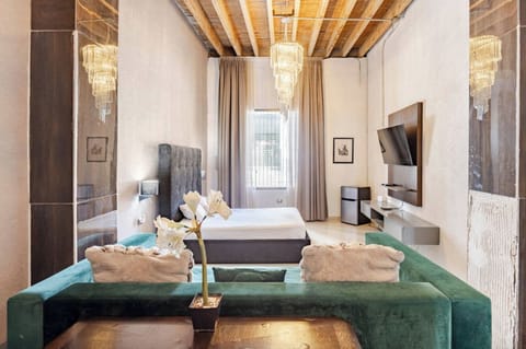 Classic Suite | 1 bedroom, premium bedding, WiFi (free), bed sheets