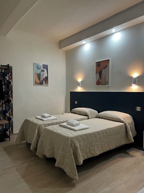 Double or Twin Room | In-room safe, desk, laptop workspace, soundproofing