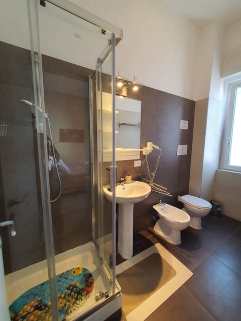 Deluxe Double Room, Balcony, City View | Bathroom | Shower, free toiletries, hair dryer, bidet