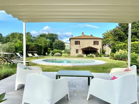 Pool gazebo with view to cortona