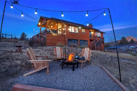 Chat around a bonfire with a glass of champagne or beer. We provide firewood!