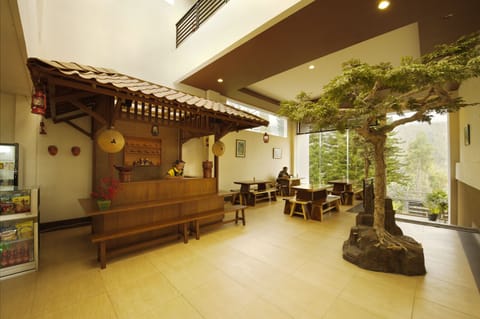 Food court