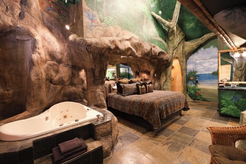 Suite, 1 King Bed (Tropical Paradise Suite) | Soundproofing, free WiFi, bed sheets