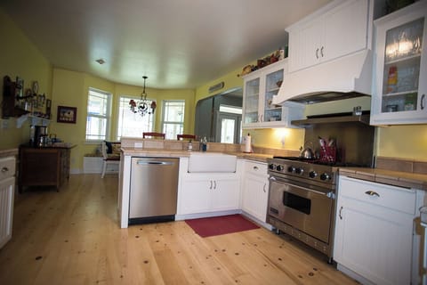 Fully stocked kitchen with dishwasher