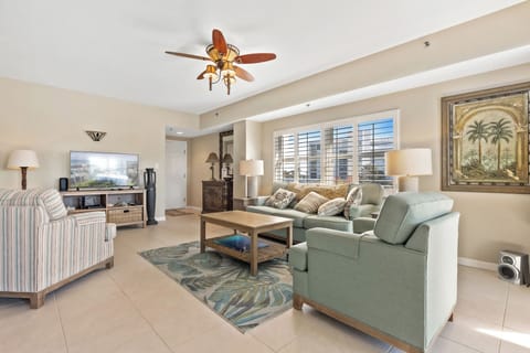 Spacious living area to hangout