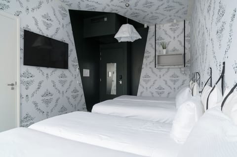 Grand Room | Premium bedding, in-room safe, desk, iron/ironing board
