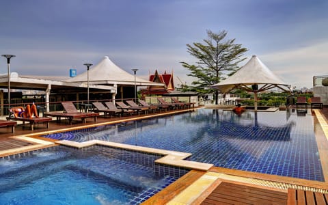 Outdoor pool, sun loungers