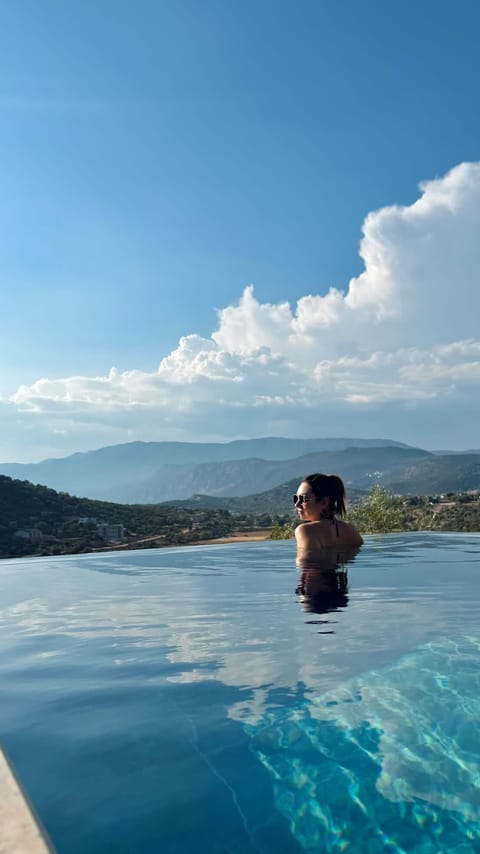 İnfinity pool
*pointed hill villas