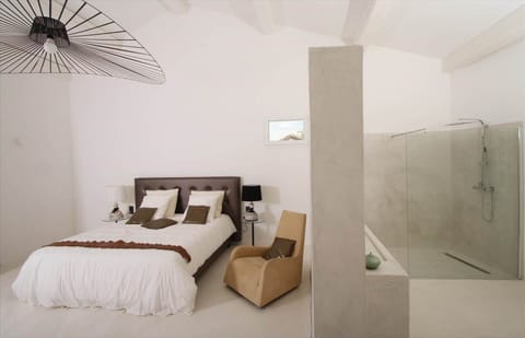 location saisonniere piscine spa calme detente nature parc riviere gard occitanie