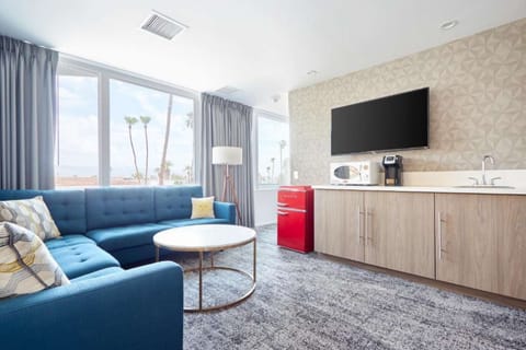 5. Superior King Suite