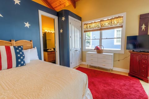 Main Level | Bedroom 1 | Queen | Attached Bath