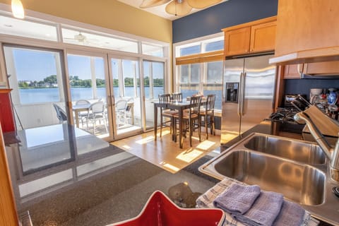 Main Level | Kitchen