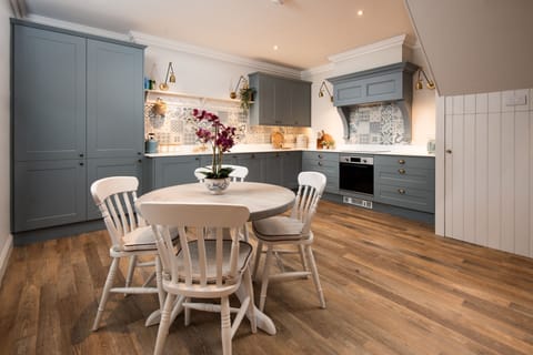Coachman's Cottage - the stylish kitchen and table