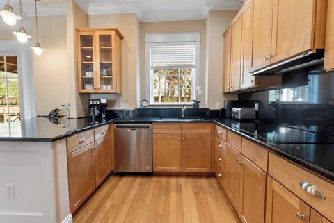 Saltwater Cottage - Beach Club - Signature Properties