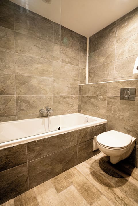 Double Room | Free cribs/infant beds, free WiFi, bed sheets