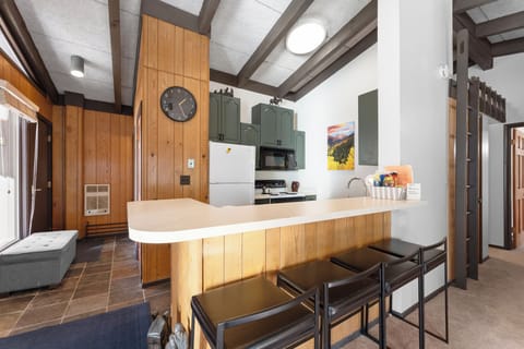 Breakfast bar seating 4 for casual dining.