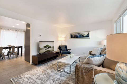 Living Area with Smart TV (1751)
