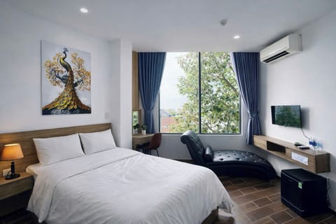 Deluxe Double Room | Premium bedding, down comforters, Select Comfort beds, desk