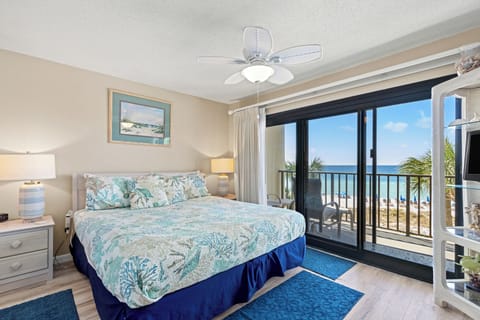 Master Bedroom with King Bed, Ensuite Full Bathroom and Beachfront View