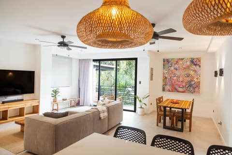 Living room/Dining room (1)