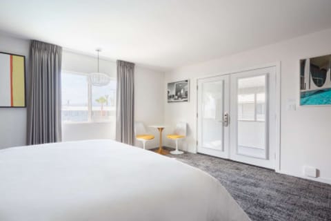 2. King Suite with Balcony or Patio