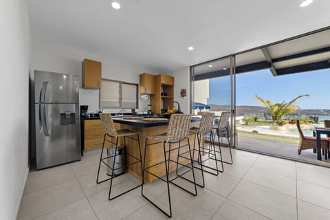 House, 4 Bedrooms, Lake View | Dining room