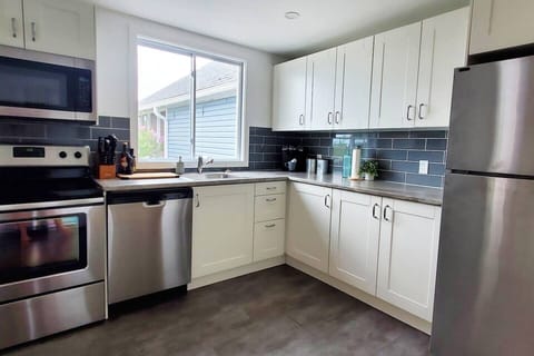 Cuisine parfaitement équipée - Spacious kitchen equipped with modern appliances