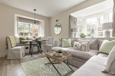 Honeysuckle Cottage - bright sitting room and dining area