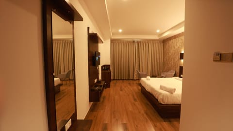 Executive Double Room, City View | Desk, laptop workspace, WiFi (free)