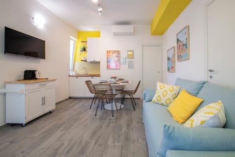 Superior Apartment | Blackout drapes, iron/ironing board, free WiFi