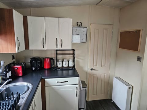 Standard Mobile Home, Garden View | Iron/ironing board, free WiFi