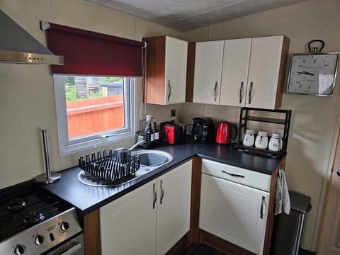 Standard Mobile Home, Garden View | Iron/ironing board, free WiFi