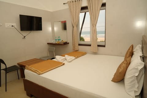 Deluxe Double Room, Sea View | Free WiFi, bed sheets