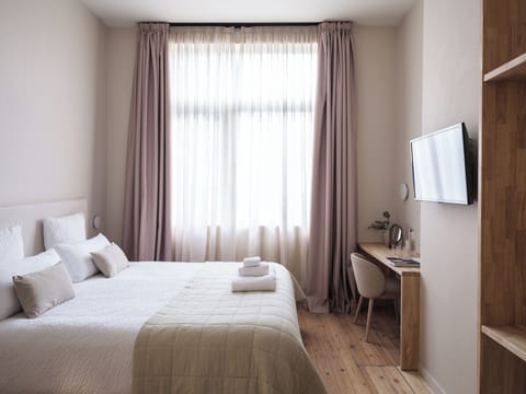Comfort Double Room | In-room safe, free WiFi, bed sheets