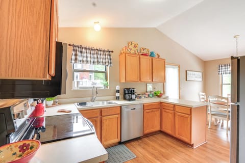 House (4 Bedrooms) | Interior