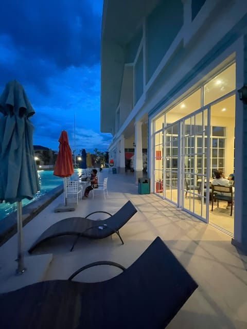 4 outdoor pools